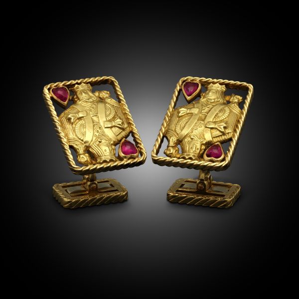 Vintage King of Hearts Cufflinks In 18ct Yellow Gold
