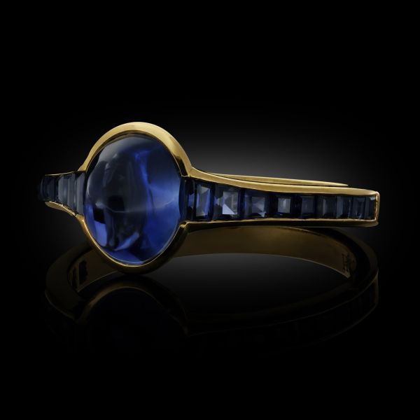 2.35ct Oval Cabochon Ceylon Sapphire and 18ct Gold Ring