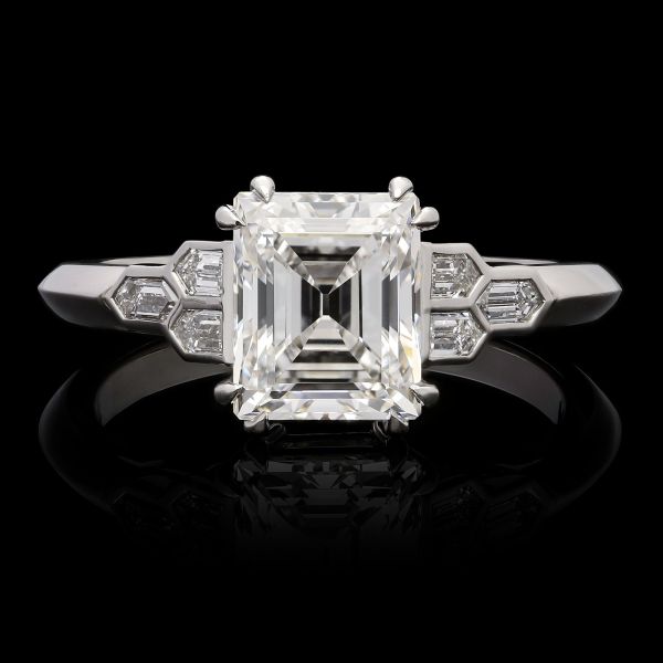 2.01ct Carré cut Diamond Ring With Diamond Honeycomb Shoulders