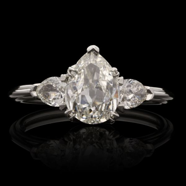 1.04ct Pear Shape Diamond Ring with Pear Shape Shoulders