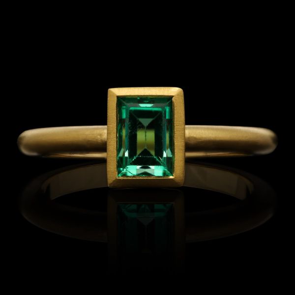 1.56ct Antique No Oil Emerald &amp; 22ct Gold Ring