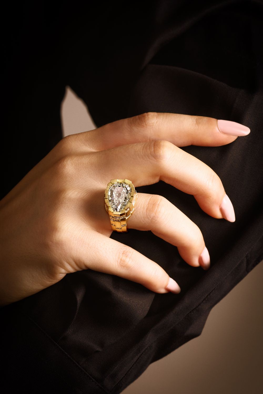 The pear shape diamond ring, worn